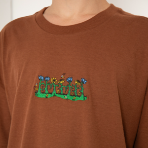 CAMISETA SUBURB GARDEN MARROM