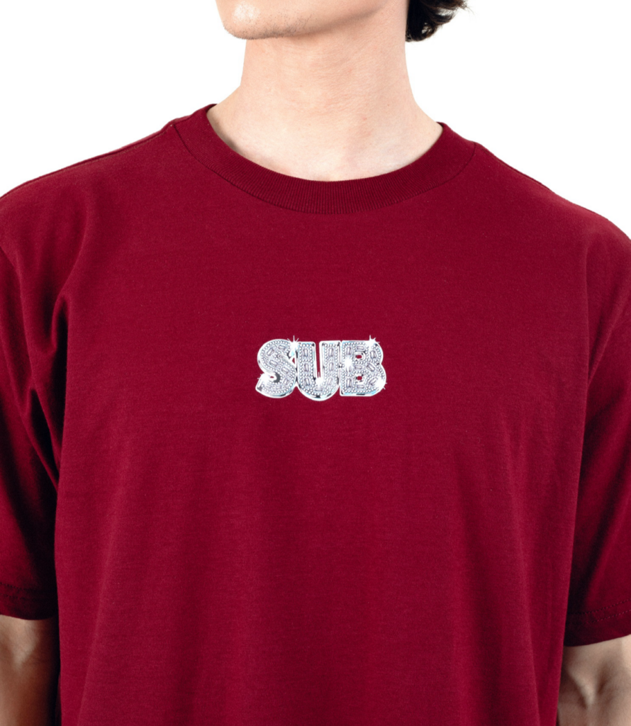 CAMISETA SUBURB LOGO PENDANT VINHO